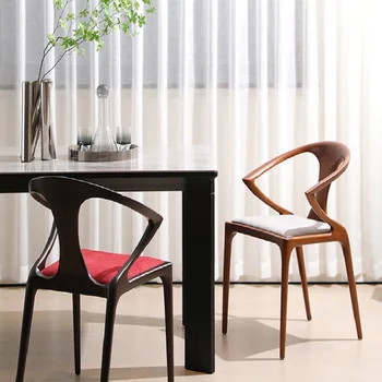 Легкий обеденный стул в роскошном стиле из массива дерева с персонализированной простой спинкой для взрослых в стиле модного дизайнера