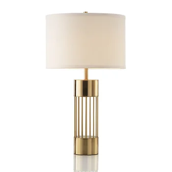 Постмодернистская минималистичная настольная лампа из золотого железа персонализированная модель комнаты прикроватная лампа для спальни гостиная кабинет украшение отеля
